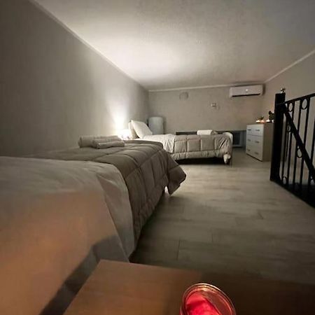 White House Spacca Napoli Экстерьер фото