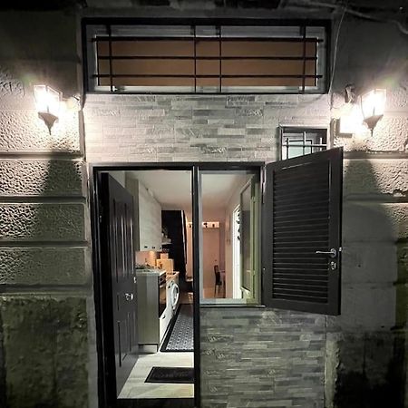 White House Spacca Napoli Экстерьер фото