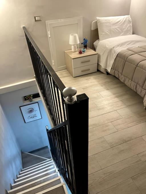 White House Spacca Napoli Экстерьер фото