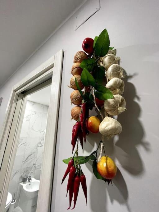 White House Spacca Napoli Экстерьер фото