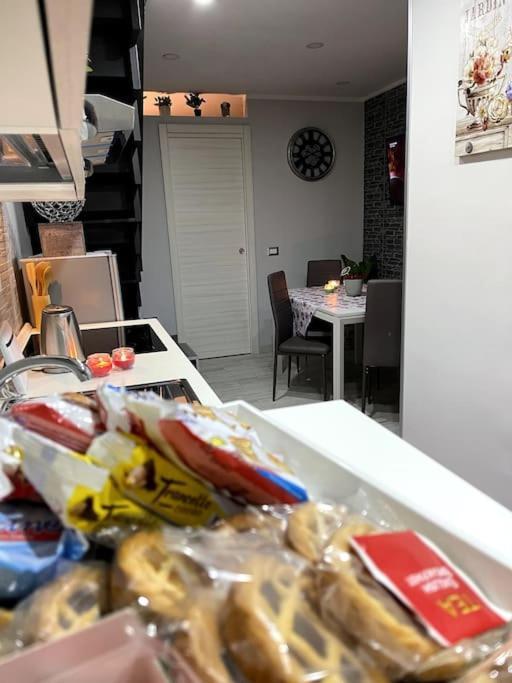 White House Spacca Napoli Экстерьер фото