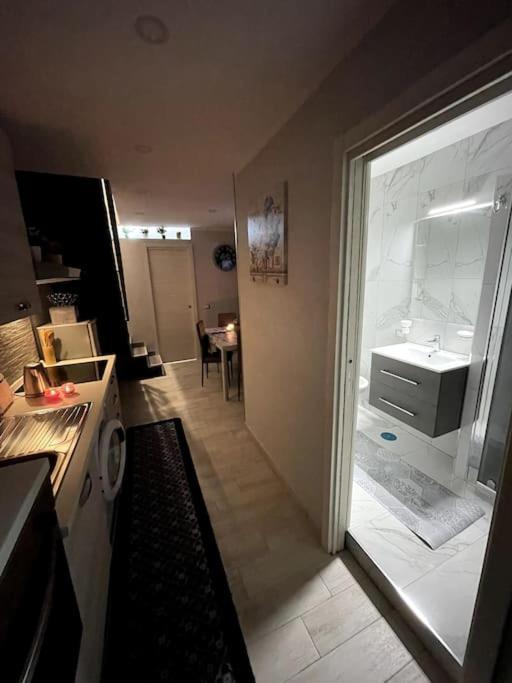 White House Spacca Napoli Экстерьер фото