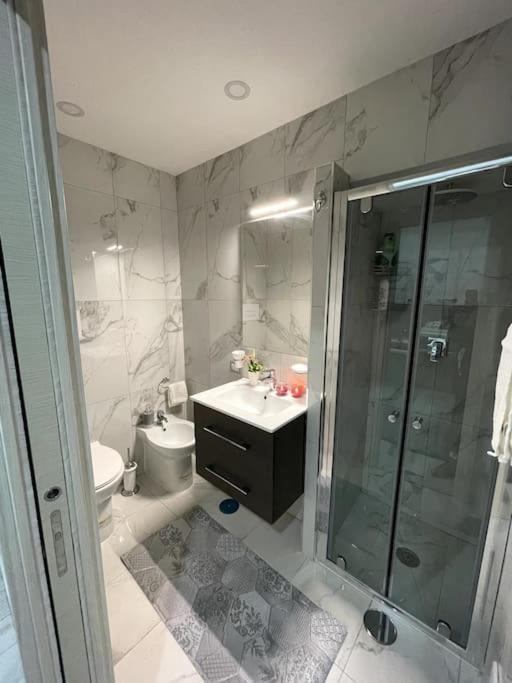 White House Spacca Napoli Экстерьер фото