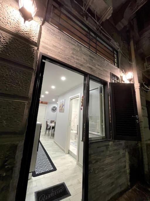 White House Spacca Napoli Экстерьер фото